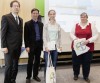 von links: Dr. Stefan Klatt (Bayer Pharma AG Bergkamen),  Ludwig Hecke (Staatssekretär des MSW NRW), Johanna Knauf (IBO-Teilnehmerin), Sylvia Thoma (betreuende Lehrerin)